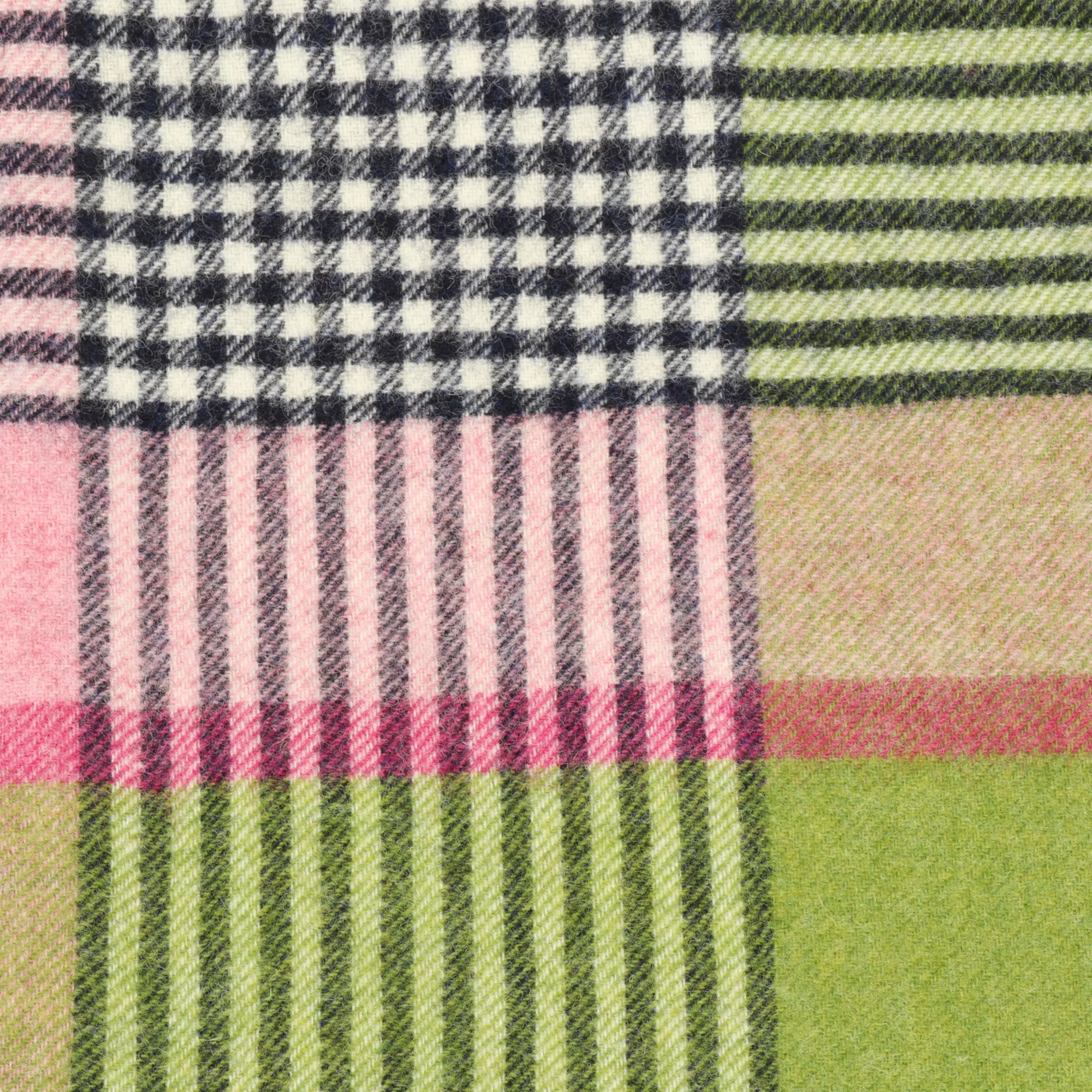 Bronte by Moon Thorpeness Meadow Wool Throw - Image 4