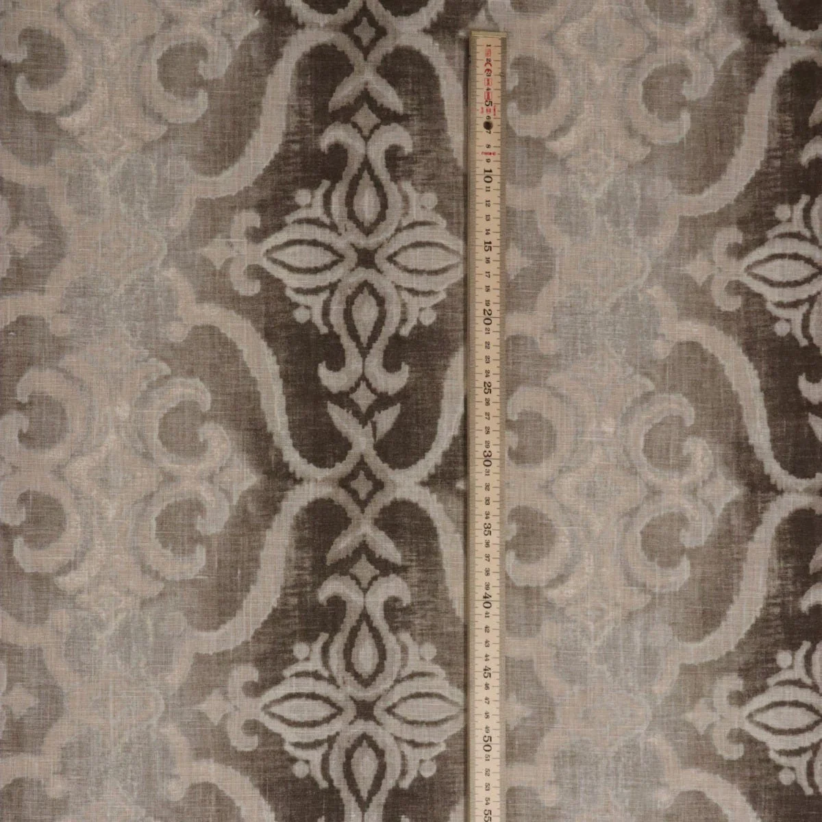 Stof Giacomo French Linen Ikat Fabric in Grey - Image 4